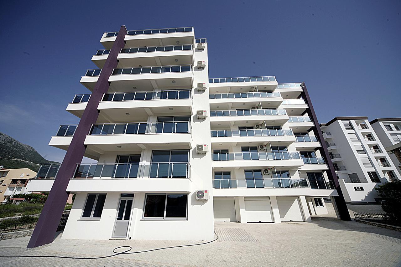 Sea Star Apartment Dobra Voda Exteriör bild