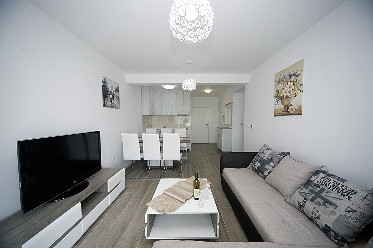 Sea Star Apartment Dobra Voda Exteriör bild