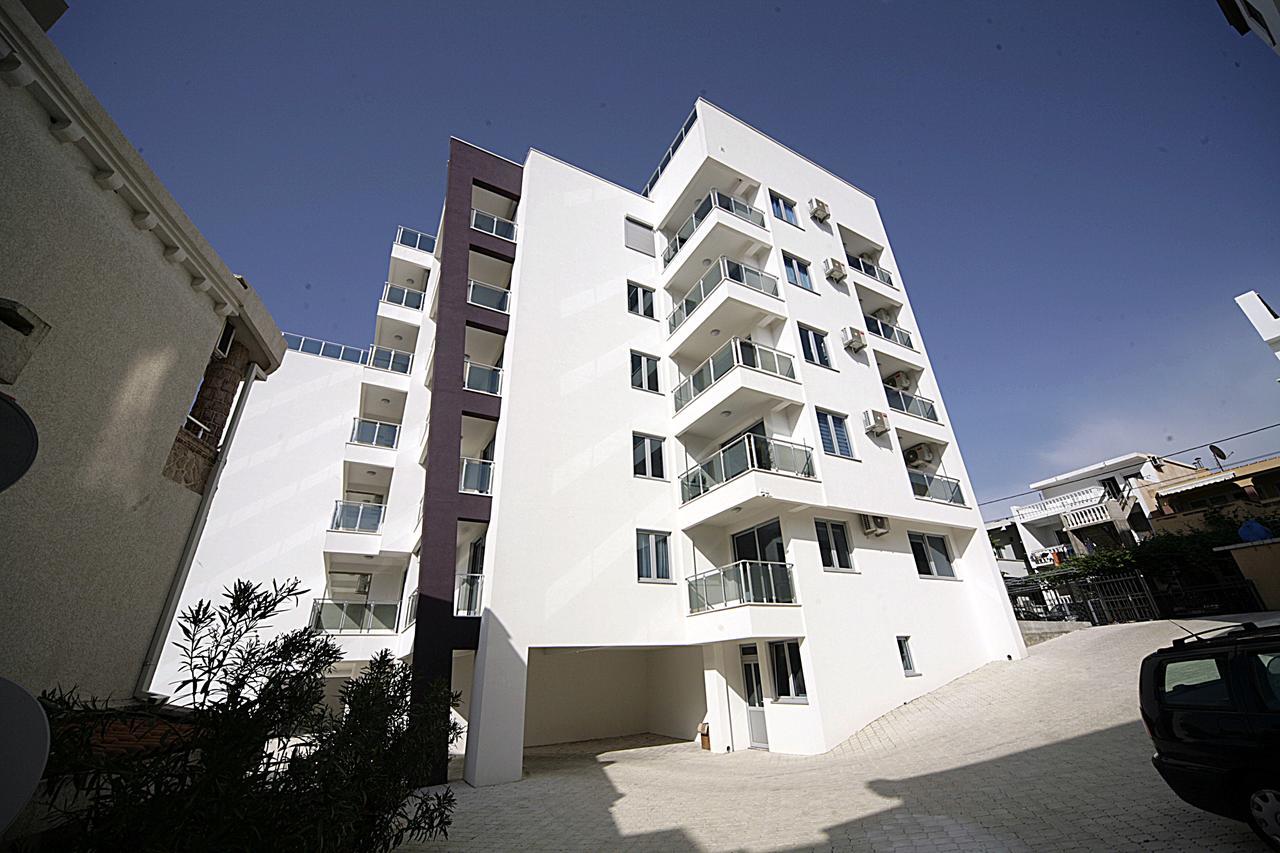 Sea Star Apartment Dobra Voda Exteriör bild