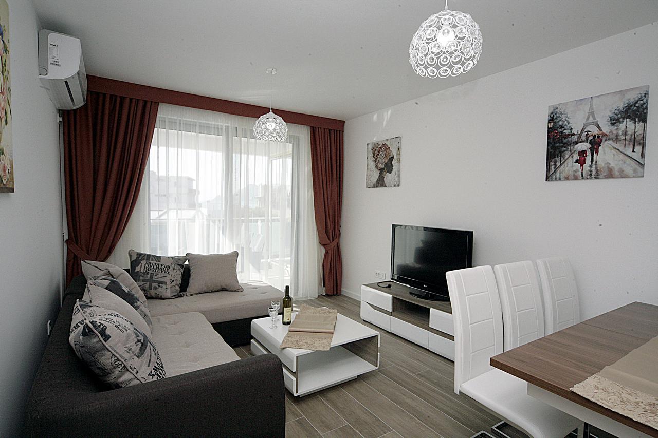 Sea Star Apartment Dobra Voda Exteriör bild