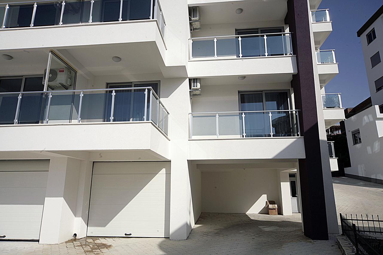 Sea Star Apartment Dobra Voda Exteriör bild