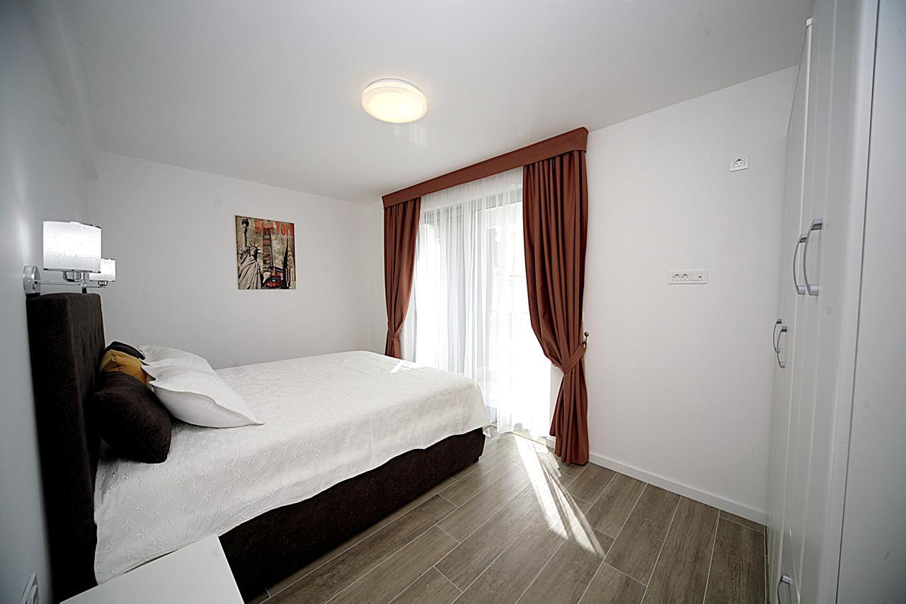 Sea Star Apartment Dobra Voda Exteriör bild