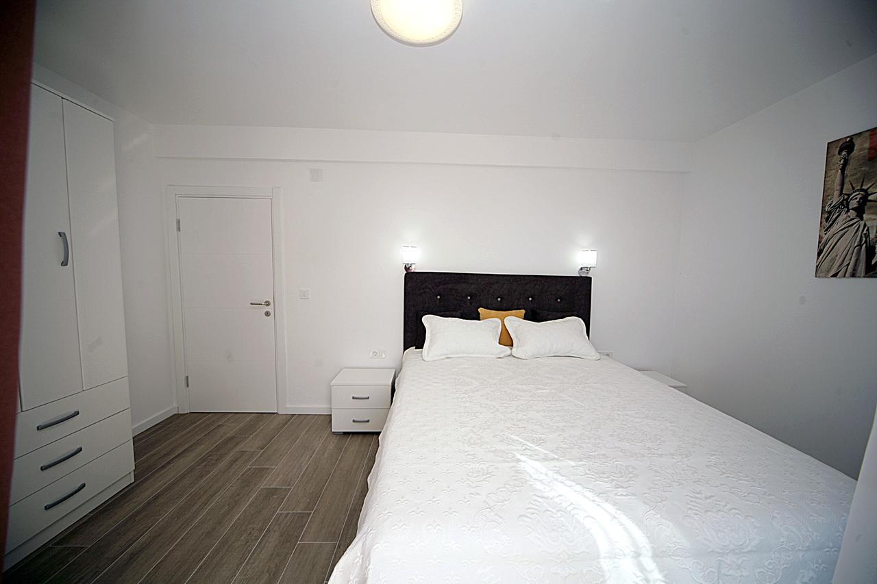 Sea Star Apartment Dobra Voda Exteriör bild